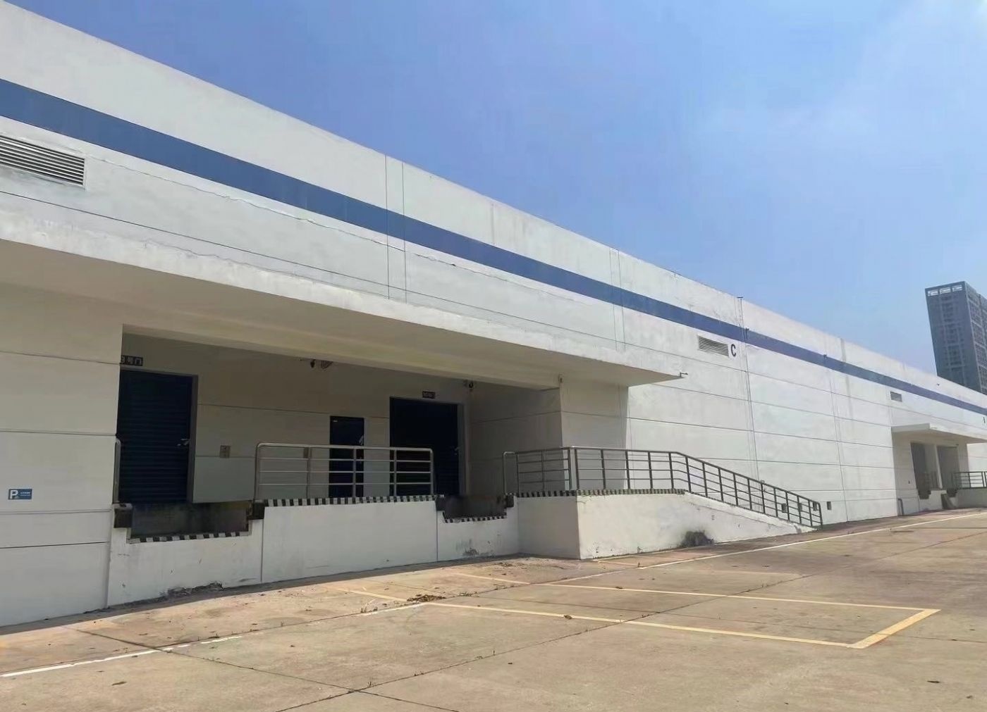 沌口地铁口厂房仓库出租，交通方便，近高架口
