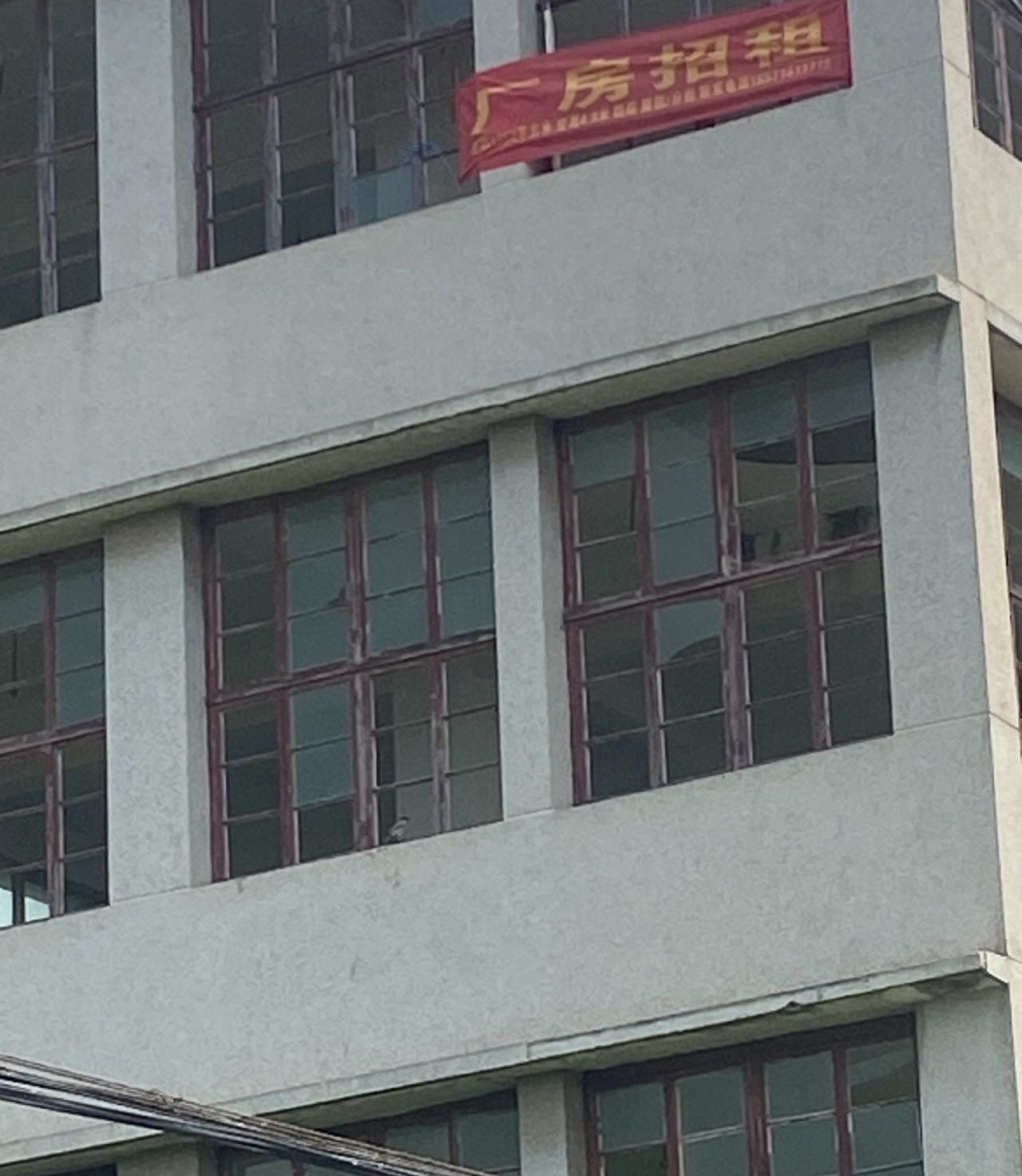 黄陂祁家湾工业厂房出租面积 1358 平，适合服装加工，物流仓储