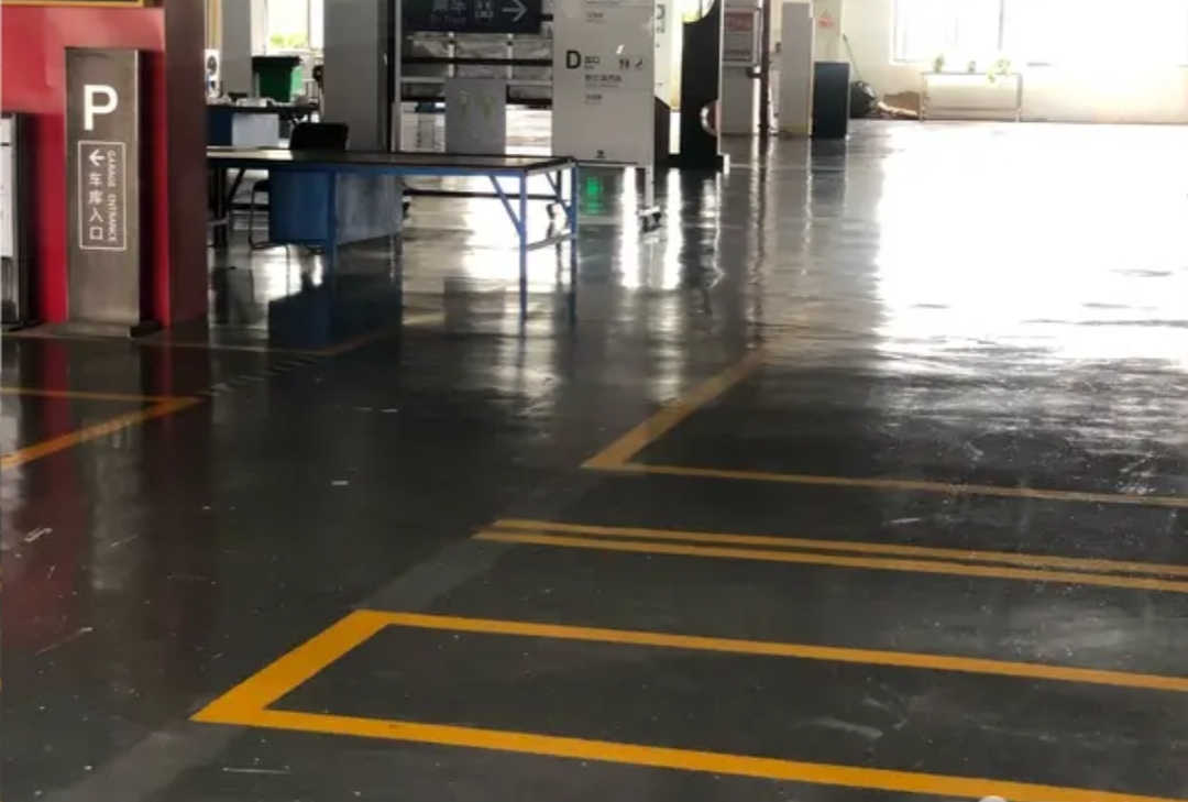 公司自建标准厂房，独门独院，房东直租。