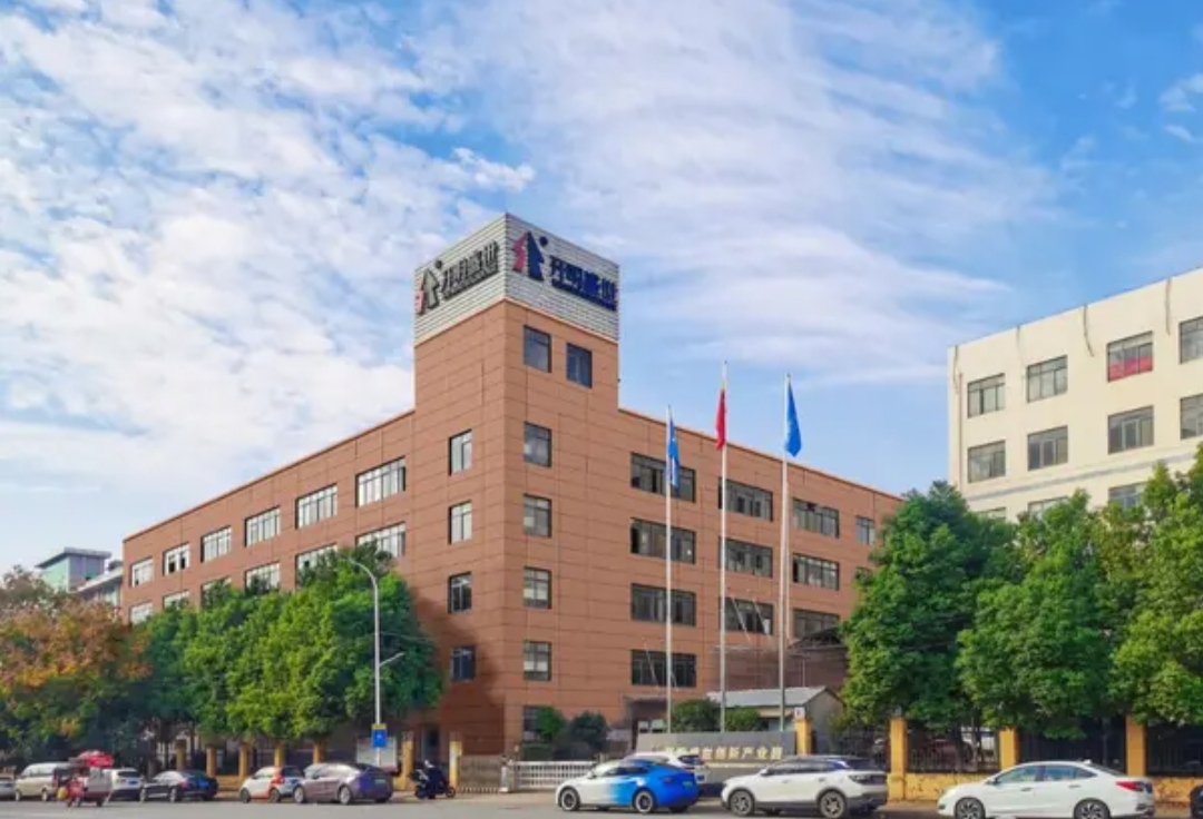 公司自建标准厂房，独门独院，房东直租。
