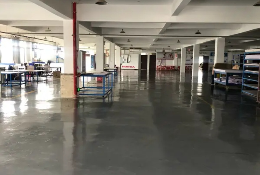 公司自建标准厂房，独门独院，房东直租。