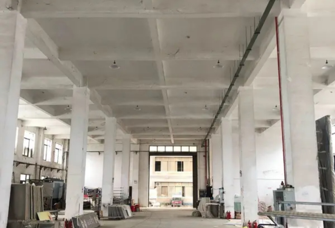 公司自建标准厂房，独门独院，房东直租。